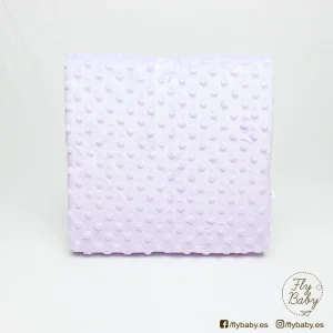 Manta para bebé de topitos lila