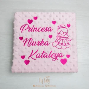 Manta para bebé rosa | Nombre, princesa y corazones bordados